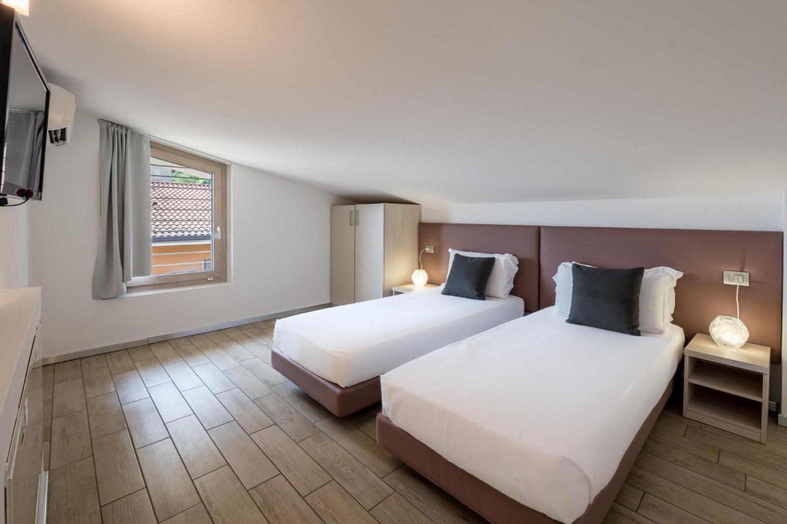 Bellagio Village- 4 Apartments By The Lake - Seasonal Warm Pool And Sauna Oliveto Lario Værelse billede